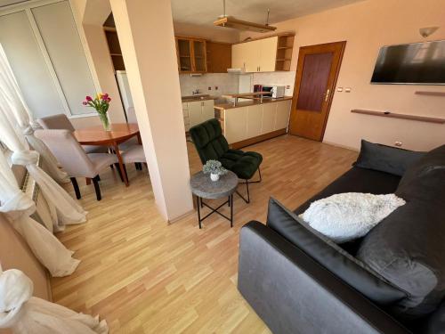 Apartment Raya Living Room