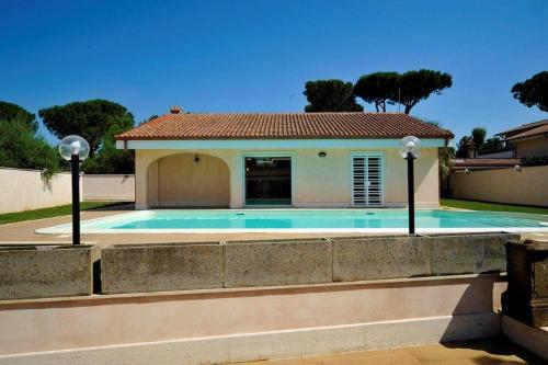 Swimming pool, roma luxury villa in Castel di Leva