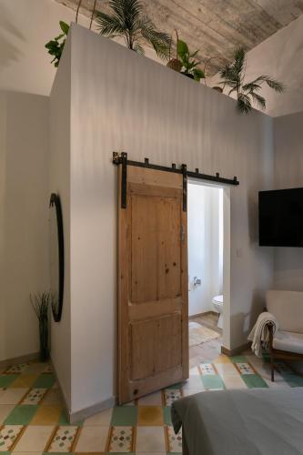 Authentic Maltese 2-bedroom House with Terrace 3