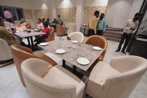 Restorāns, RadhaMangal Colors inn in Yavatmal