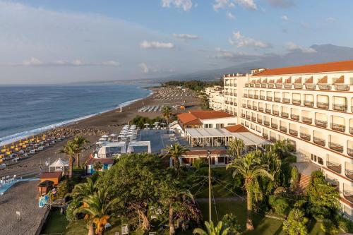 One-Bedroom Duplex King Suite with Balcony and Sea View