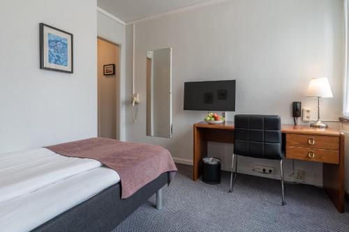 Polar Hotel - image 7