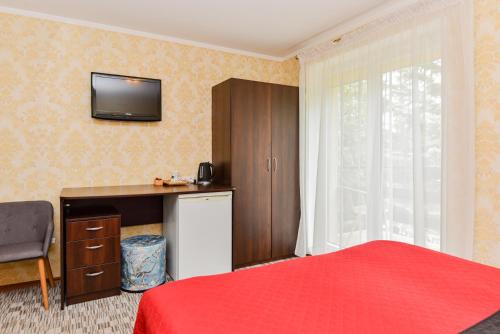 Double Room with Balcony image 4