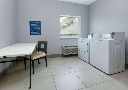 Days Inn by Wyndham Zachary LA - image 10