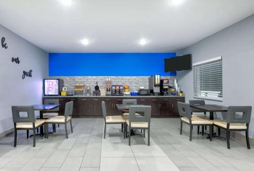 Days Inn by Wyndham Zachary LA - image 5