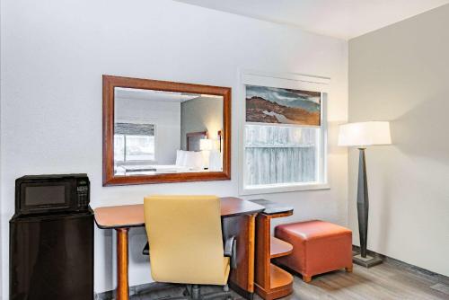 Oceanside Inn & Suites - main image