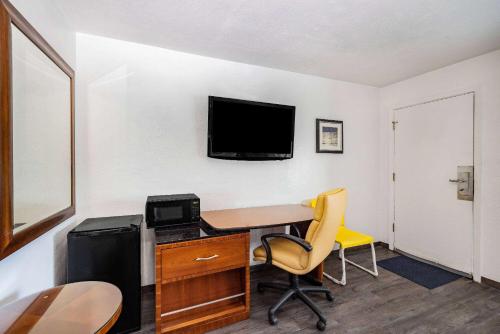 Oceanside Inn & Suites - image 5