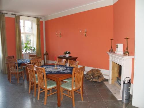 Shared lounge/TV area, Landhaus Schloss Kolzow in Dettmannsdorf