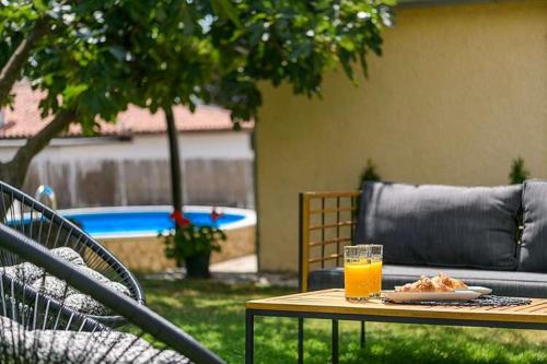 Dārzs, Villa Fran, Private Family Villa with Pool, Large Garden, BBQ near Pula in Barban