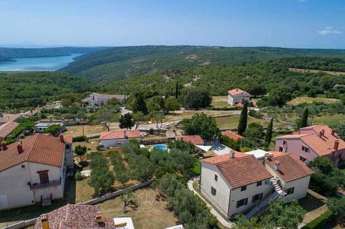 Viesnīcas āriene, Villa Fran, Private Family Villa with Pool, Large Garden, BBQ near Pula in Barban