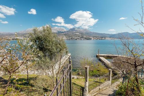 منظر, Detached Villa with stunning views in Njivice, Montenegro in Njivice