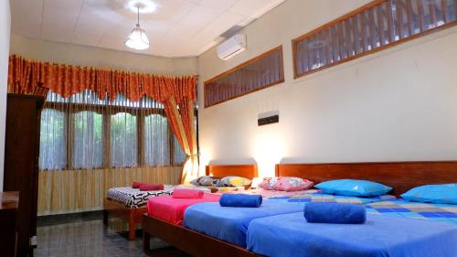 Sleepy Raccoon Hostel Room Type - Family Room with Bathroom Sleepy Raccoon Hostel Room Type - Family Room with Bathroom