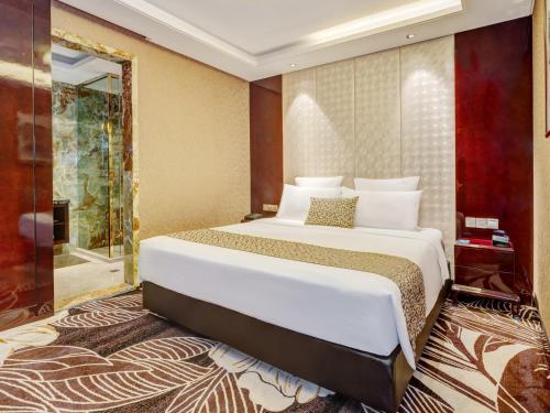 Days Hotel & Suites China Town - Metro Line 2 - Nearby Wuyi Square ,Orange Island,Hunan Museum