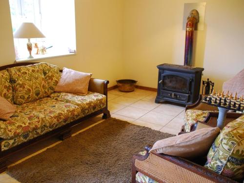 . Golden Light Cottage Escape