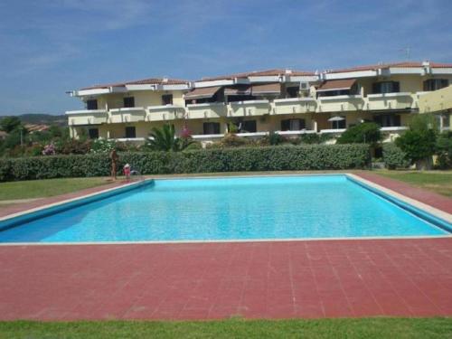 Snug apartment in Golfo Aranci with shared pool