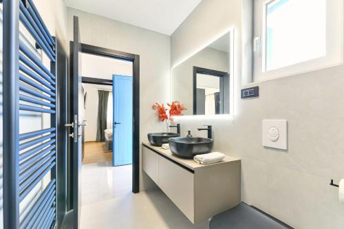 Three-Bedroom Villa image 10