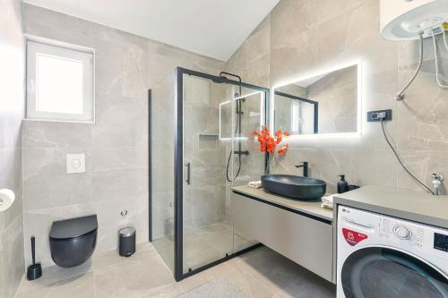 Three-Bedroom Villa image 1