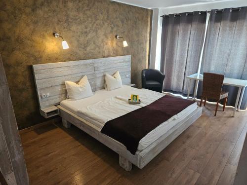SEVEN Hostal Room Type - Deluxe Double Room with Side Sea View