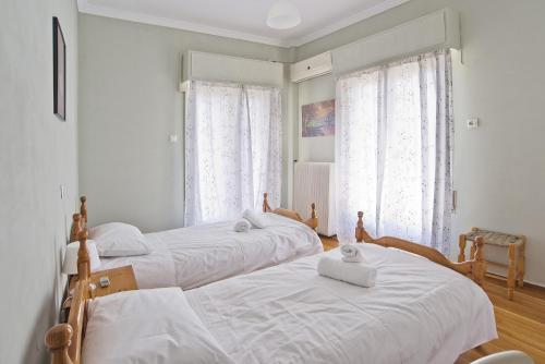 Andromaxi 2BR Apt near SNFCC AC WiFi - image 6