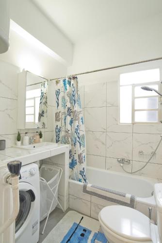 Andromaxi 2BR Apt near SNFCC AC WiFi - image 3