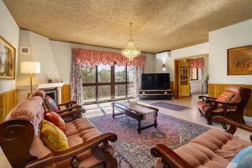 WHome Perfect Family Hideout Residence w/AC & 4BR + 5BA