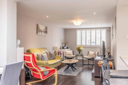 Central Windsor, 5 mins to Legoland, Driveway - By Tempstay, Windsor (zdjęcie 2)