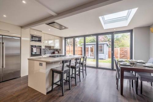 Central Windsor, 5 mins to Legoland, Driveway - By Tempstay, Windsor (zdjęcie 6)