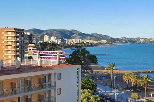 Fully-equipped, ideal beach-front apartment