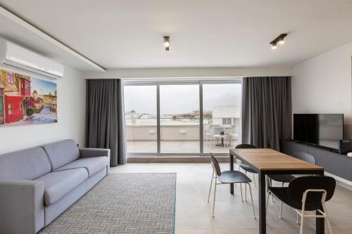 GZIRA Suite 13-Hosted by Sweetstay