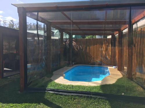 Hermosa casa con piscina climatizada entre el mar y las sierras en Bella Vista - Piriápolis