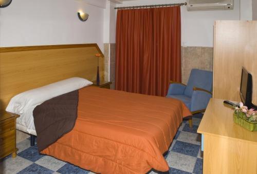 Double Room image 3
