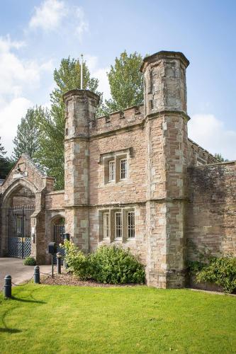 Eve Lodge