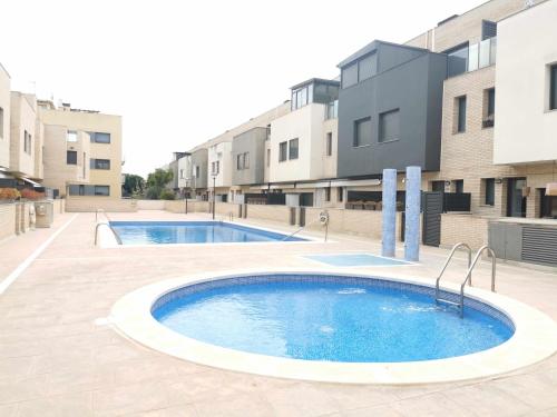 Adosada con piscina comunitaria ideal familias