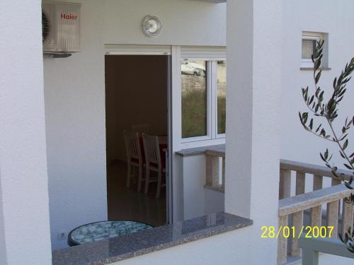 One-Bedroom Apartment with Balcony image 2