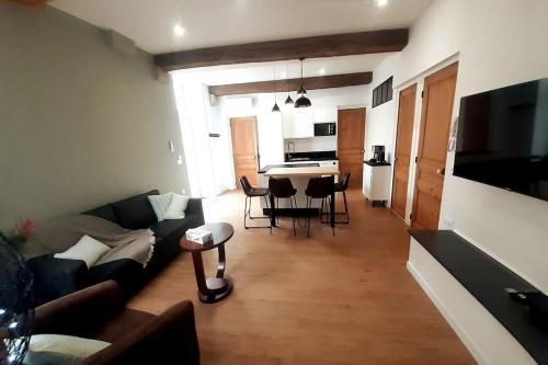 Classé 4 étoiles - Cybèle - Centre ville 2 Chambres, cour privative et Garage (Classe 4 etoiles - Cybele - Centre ville 2 Chambres, cour privative et Garage) in เวียน