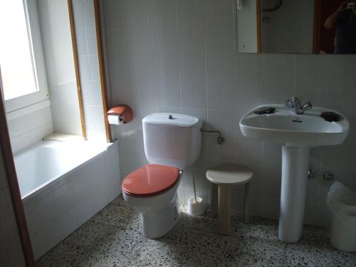 Hostal Porta De Núria - image 7