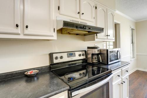 Southaven Vacation Rental about 10 Mi to Graceland! in Southaven, USA