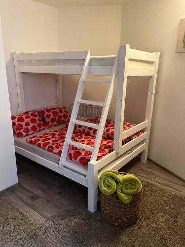 1 queen bed, 1 bunk bed