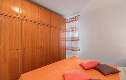 3 Bedroom Lovely Apartment In Dobrinj