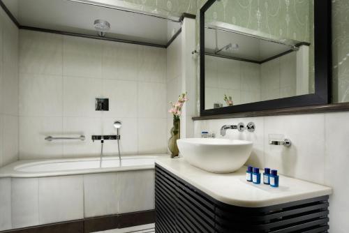 San Firenze Suites & Spa - image 10