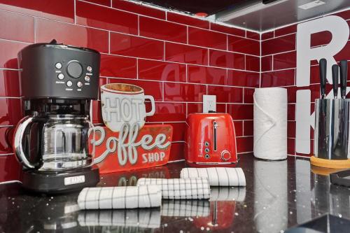 Hollywood Apartments Host by BeeNomad Room Type - Deluxe King Studio