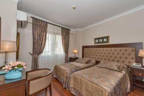 Double or Twin Room image 8