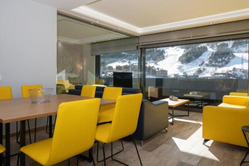 zonă comună salon/TV, El Tarter THE MIRROR & SPA luxury apartments in El Tarter