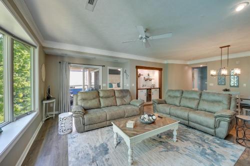 Lake Keowee Condo Resort Pools and Lake Access! in Salem, USA