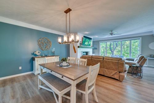 Lake Keowee Condo Resort Pools and Lake Access! in Salem, USA