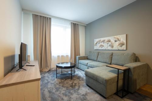 A spacious 3-bedroom apartment with king-size beds is located within 5 minute’s walk from the Prater