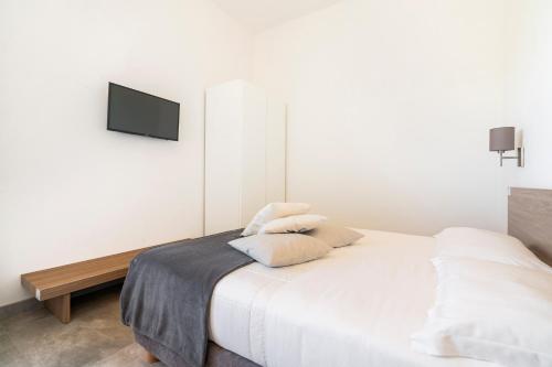 Superior Double or Twin Room with Garden View image 9