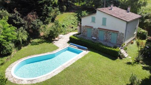 Magnifique Maison avec piscine sans vis à vis 4 chambres et 1 mezzanine dans un milieu verdoyant