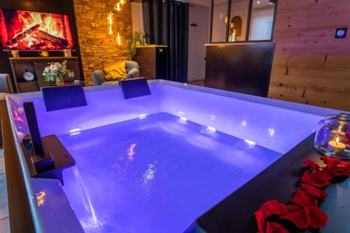 熱水浴池, Love industrie & spa - Suite Romantique en Alsace - Spa privatif et garage in 比肖夫塞姆