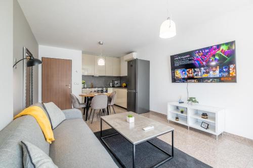 Modern Apartment 3 with Parking next to Bulgaria Mall, Sofia